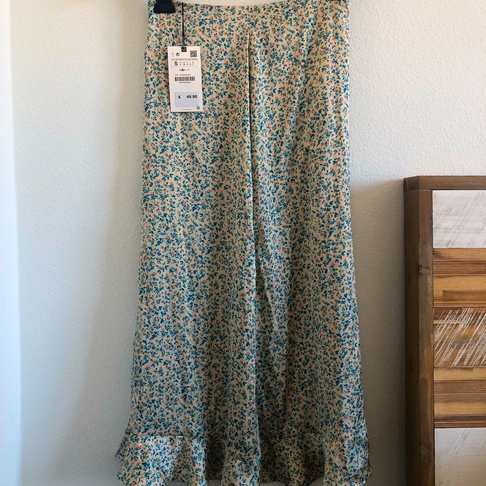 NWT ZARA Floral Skirt